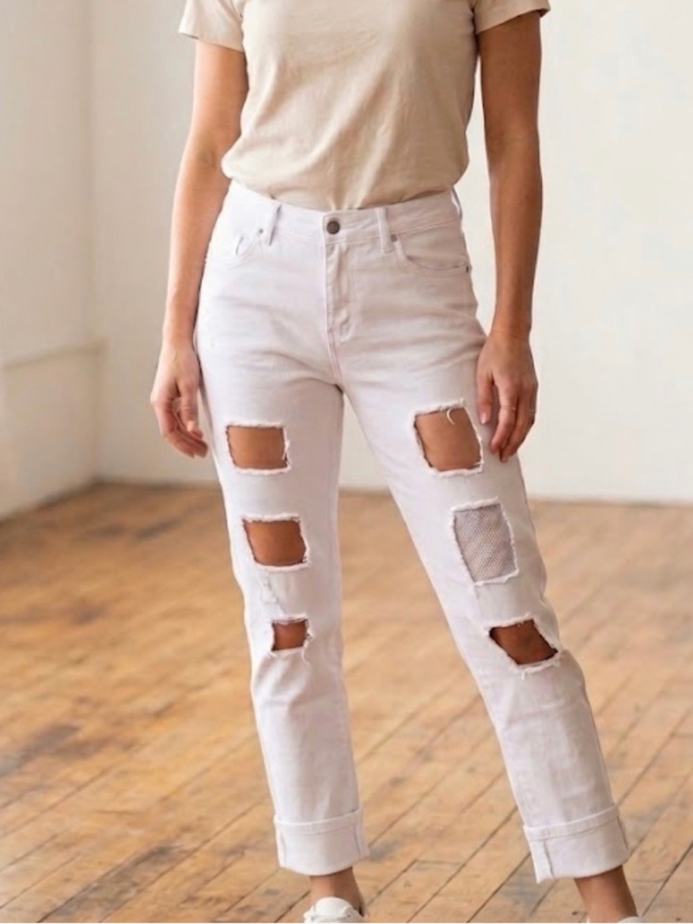 Cropped White Distressed Ankle Jeans